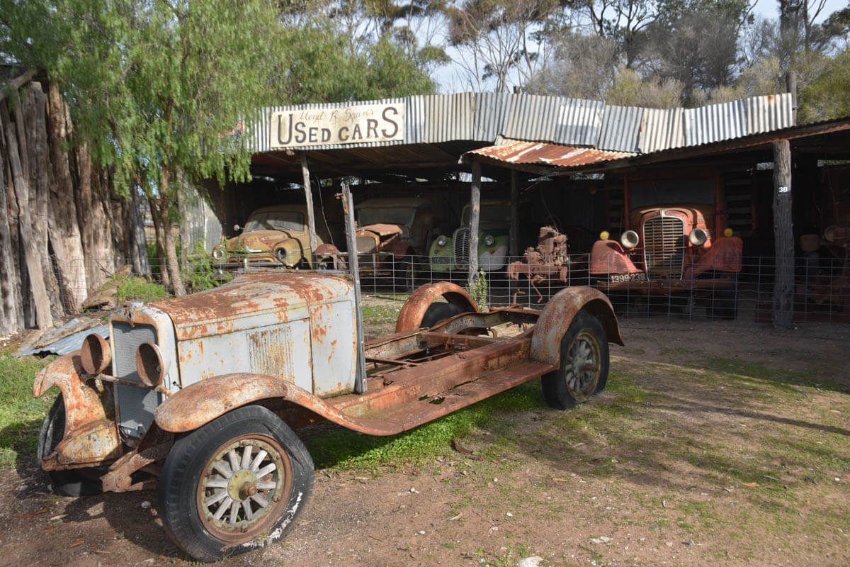 Old cars at Old Tailem Town