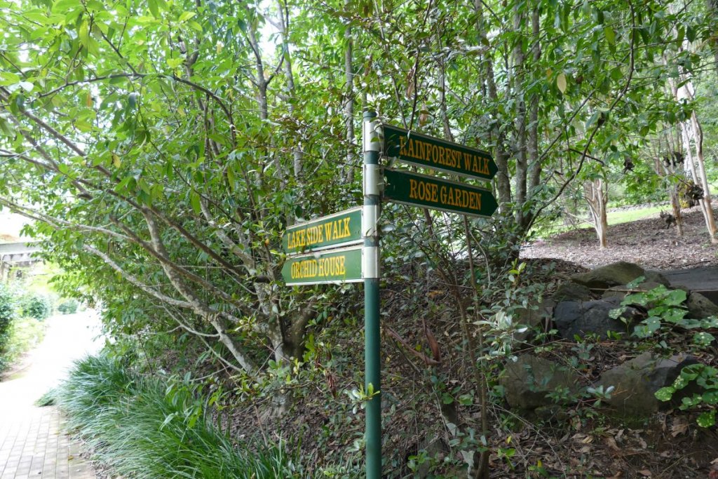Tamborine Mountain Sign Posts